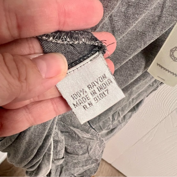 Solitaire Embroidered Sleeve Top A5 - Picture 7 of 7